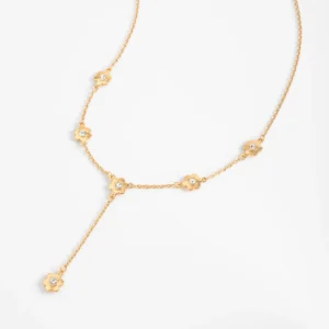 Collar con dijes florales y cristales
