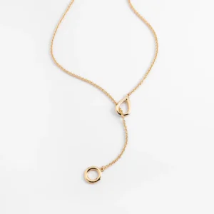 Collar con dije lágrima y círculo calado