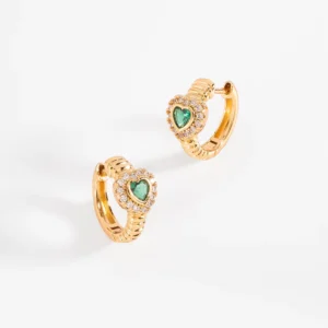 Aretes con corazón verde